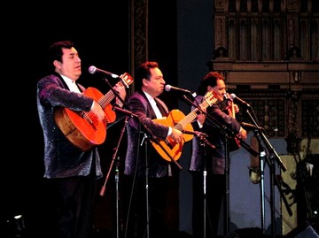 Panchos_On_Stage_2.jpg